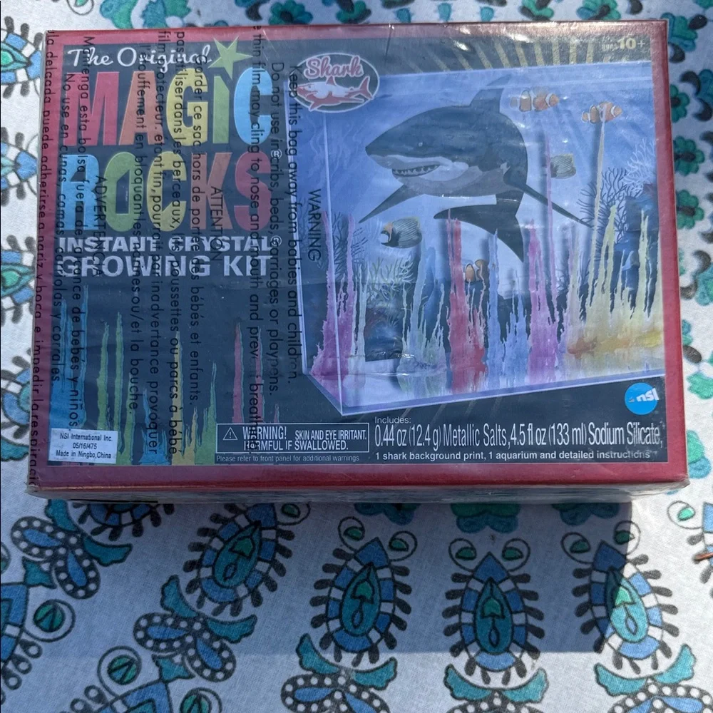 Magic Rocks Instant Crystal Growing Kit - Picture 3 of 5